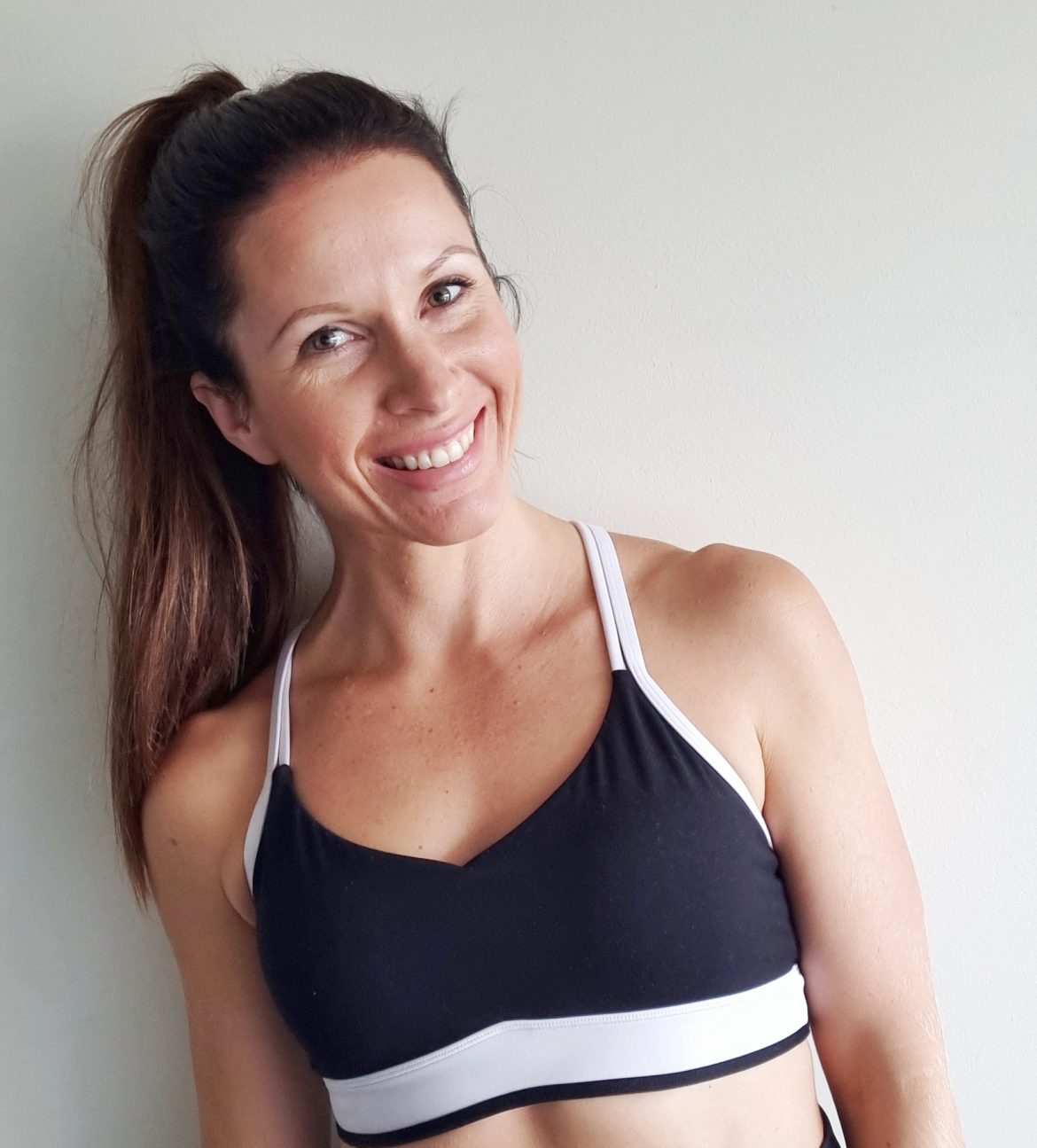 Tara Lori explains in this article top liver-supporting foods and habits for hormone balance in women over 35.